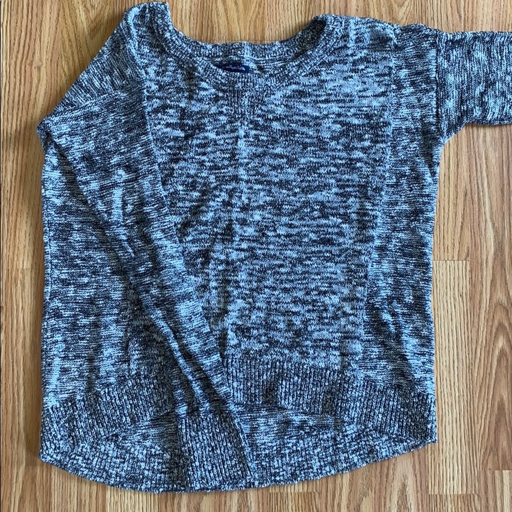 Black & white lightweight American Eagle sweater